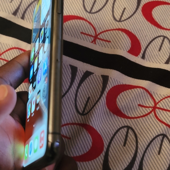 IPhone 11 pro - Picture 3 of 7